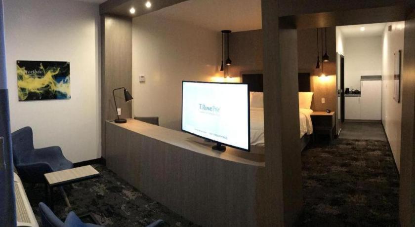Hotel Bella Jersey Village Bagian luar foto