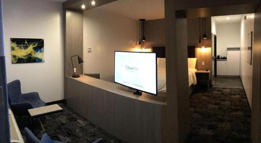 Hotel Bella Jersey Village Bagian luar foto